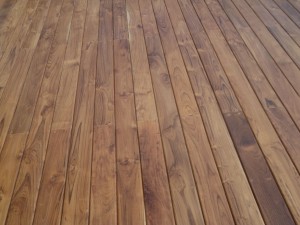 2. DECKING VILLA KRAAL